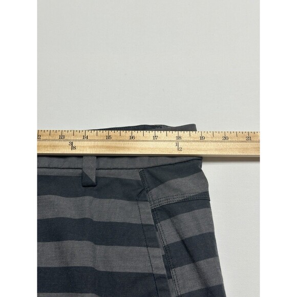 Lululemon Shorts Mens 38 Grey Striped Athletica Kahuna Bermuda Golf Performance - Picture 10 of 13